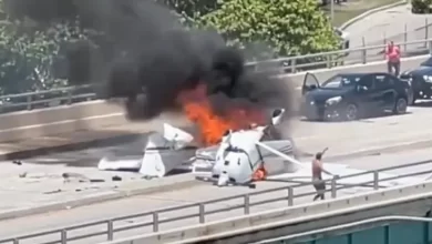 Photo of Cae avioneta en puente de Miami-Beach e impacta sobre un automóvil