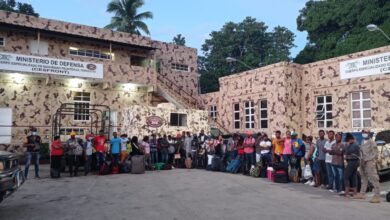 Photo of CESFronT detiene 62 nacionales haitianos en estatus migratorio irregular en el patio de una casa en Dajabón.