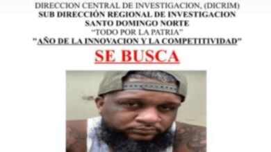 Photo of Policía abate hombre buscaba por muerte dos esposos en Villa Mella