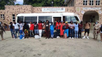 Photo of Cesfront atrapa a 16 haitianos indocumentados y ocupa sustancias narcotóticas en Dajabón