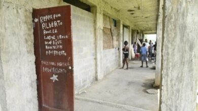 Photo of SDE: Inmigrantes haitianos invaden escuela en construcción desde 2014