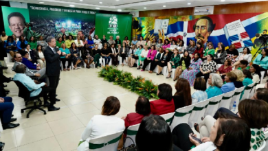 Photo of Leonel se reúne con 100 mujeres aspiran a Dirección Política de FP