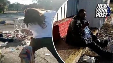 Photo of Una empleada de una tienda arroja agua a una mujer sin hogar en medio del intenso frío (VIDEO)