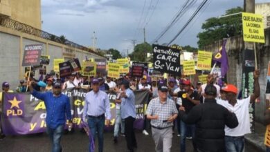 Photo of Peledeístas realizaron marcha en Puerto Plata contra del alto costo de la vida y otras problemáticas sociales