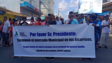 Photo of Mercaderes protestan por terminación Mercado Alcarrizos Viejo.