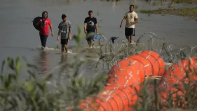 Photo of Departamento de Justicia demanda a Texas por barrera flotante en Río Grande