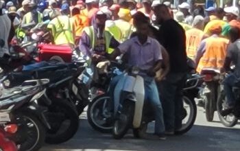 Photo of Dispersan a tiros y bombazos grupo de motoristas defendió haitiano supuestamente indocumentado frente a parada de guagua en Dajabón