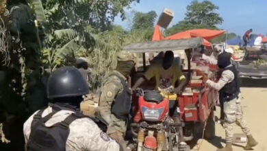 Photo of Policías de Haití penetran al país e incautan mercancías