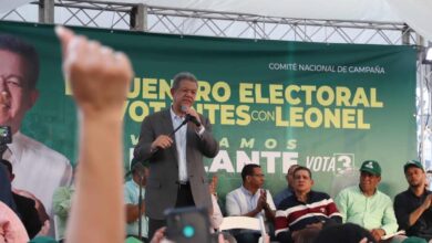 Photo of Leonel inicia encuentros barriales con delegados que estarán en las urnas