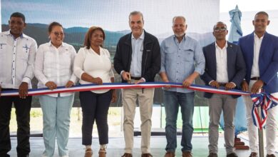 Photo of Tras esperar 50 años, Abinader inaugura las carreteras Vallejuelo–Batista, Vallejuelo–Río Arriba Sur y Los Arroyos–Sabaneta, para transformar la movilidad de más de 18,000 habitantes de San Juan