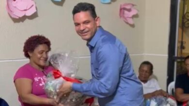 Photo of Regidor Rafael Antonio Hernández “Leñita” lleva alegría navideña a cientos de familias en Los Alcarrizos