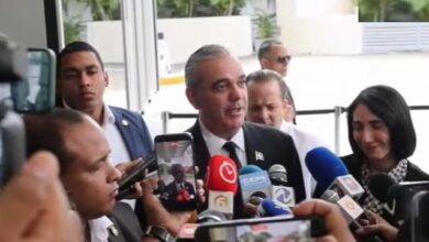 Photo of El presidente Abinader acude al velatorio Ramón Alburquerque