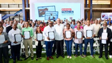 Photo of Abinader entrega 580 títulos de apartamentos DN, SDE y SDN
