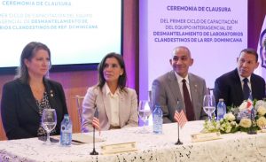 Photo of Embajadora EU y DNCD crean equipo contra laboratorios drogas