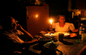Photo of almomento vertical Cuba sufre apagones en el 61 % de territorio; situación se agrava