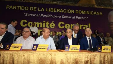 Photo of El PLD aprueba lista de ocho aspirantes a la presidencia RdDSANTO DOMINGO.- El Comité Central del Partido de la Liberación Dominicana (PLD) aprobó este domingo la lista de ocho aspirantes a la candidatura de esta organización a la Presidencia de la República.  Son ellos Gonzalo Castillo,  Francisco Javier García, Charles Mariotti, Francisco Domínguez Brito, Ramón Ventura Camejo, Manfred Mata, Luis de León y Mario Bruno González.  La selección de estos precandidatos fue hecha durante una reunión del Comité Central celebrada en esta capital, en la cual también se fijó para el último trimestre de este año una consulta ciudadana para escoger al candidato presidencial definitivo.  El encuentro de este domingo contó con l