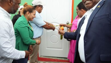 Photo of *Ayuntamiento de Los Alcarrizos entrega viviendas a familias afectadas por incendio en el sector La Piña*