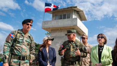 Photo of Ministro de Defensa y embajadora de Estados Unidos realizan recorrido por la zona fronteriza de Dajabón