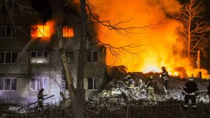 Photo of Doce muertos deja ataque ruso en zona residencial de Ucrania