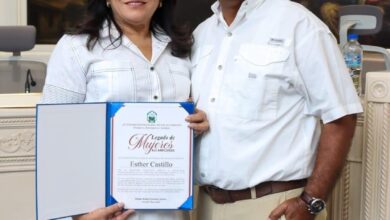 Photo of Ayuntamiento de Los Alcarrizos pone en circulancion primera edición de la revista Le gafo de mujeres Alcarricenses