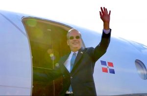 Photo of Abinader va a Miami a recibir reconocimiento Centro Adam
