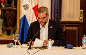 Photo of Luis Abinader y otros líderes de AL felicitan a De la Espriella
