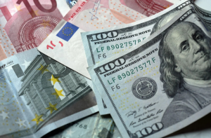 Photo of El dólar bajó 60 cts. y euro 17; eran vendidos $59.34 y $69.76