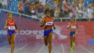 Photo of Paulino y Moronta se imponen 400 metros; karate gana 2 oro
