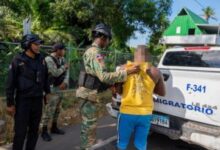 Photo of Detienen 294 haitianos ilegales en medio de tensión en su país