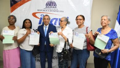 Photo of INAVI entrega cheques por indemnización a más de 800 exservidores públicos